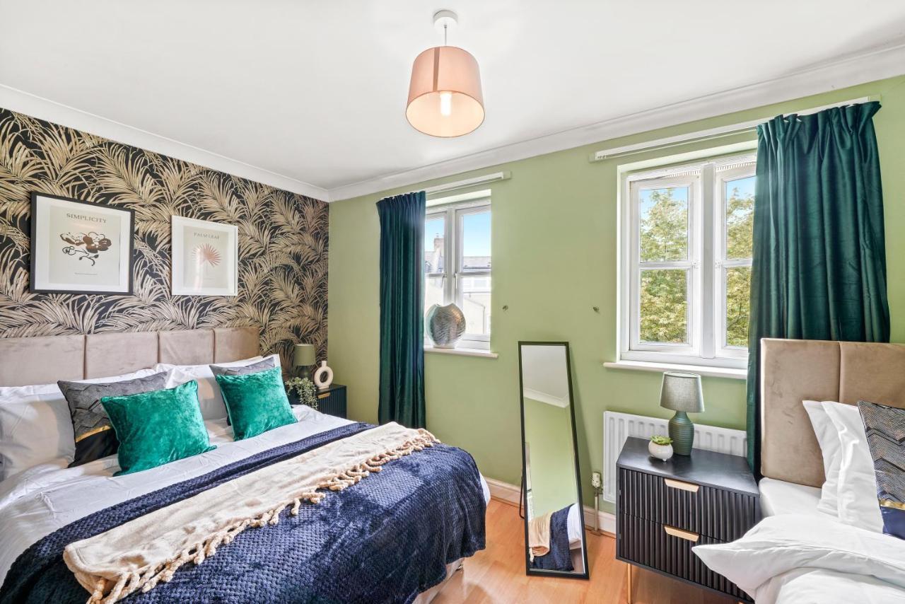 Case de vacanță Stunning Central 2 Bed Parking & Garden