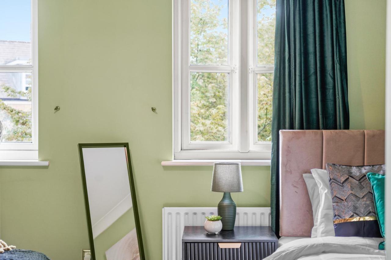 Stunning Central 2 Bed Parking & Garden Londra
