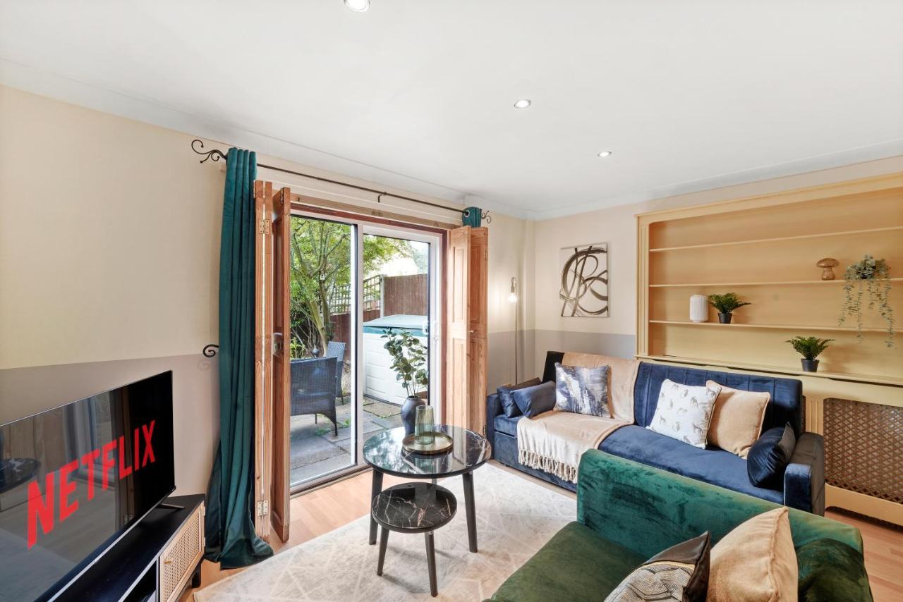 Stunning Central 2 Bed Parking & Garden * Londra